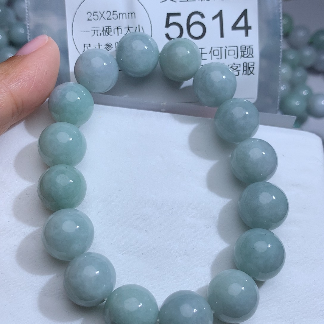 翡翠未镶嵌颈饰5614。