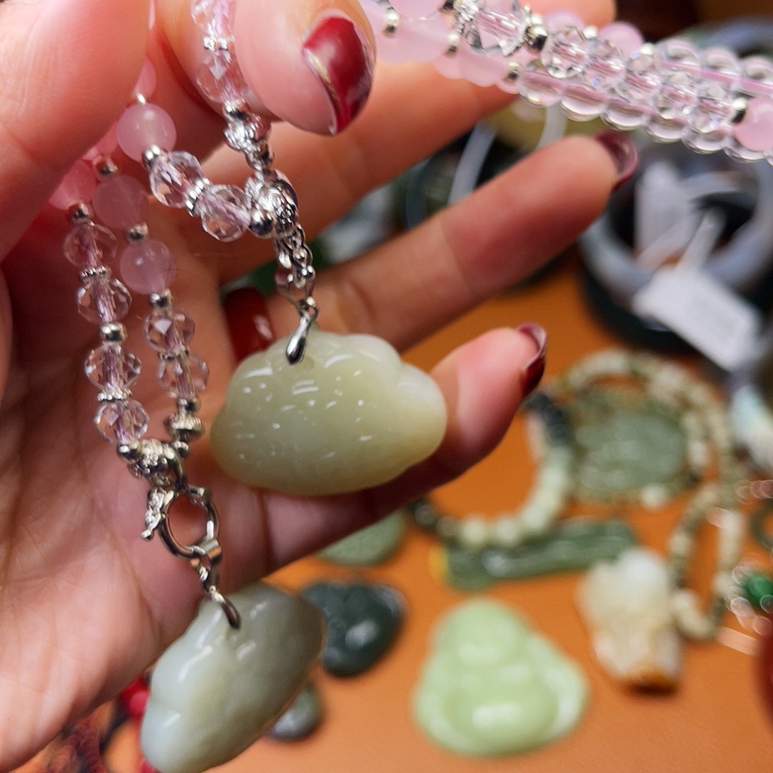 蛇纹石玉未镶嵌颈饰