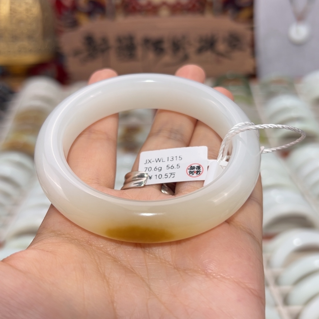 和田玉未镶嵌手镯