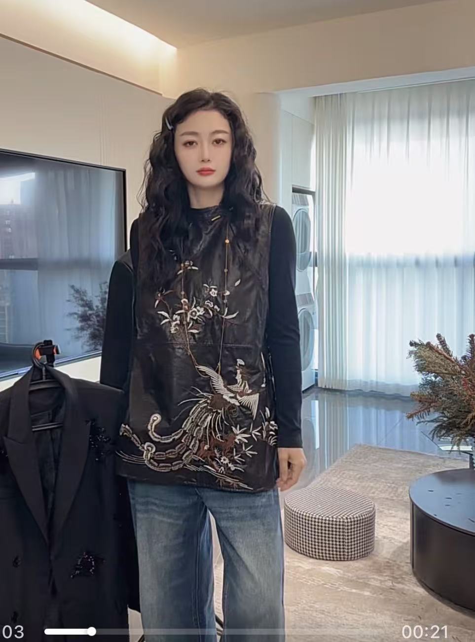 2026设计师高定【凤仪亭】国潮重工刺绣斜襟盘扣轻奢皮马甲上衣
