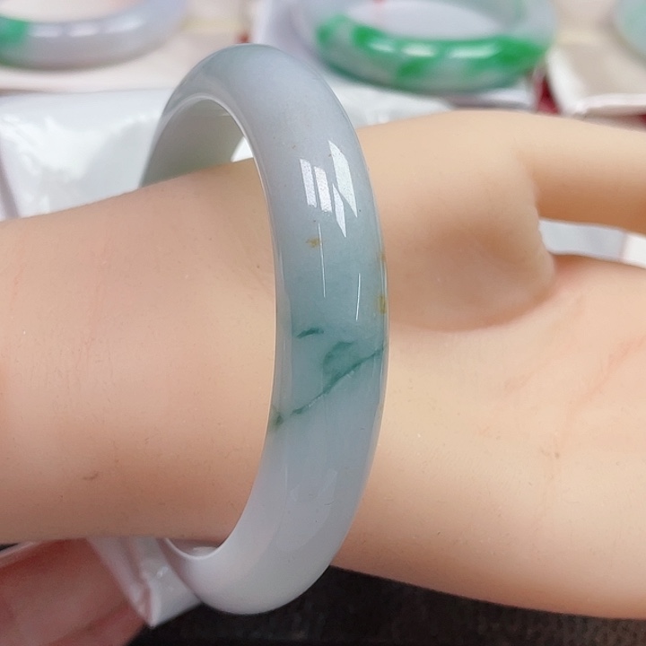 翡翠手镯未镶嵌缅甸翡翠