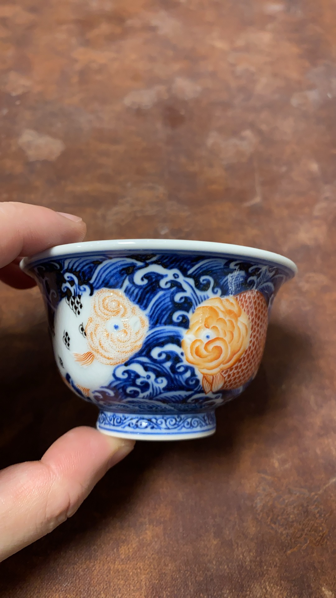 又见春风青花雕刻加彩兰寿压手杯