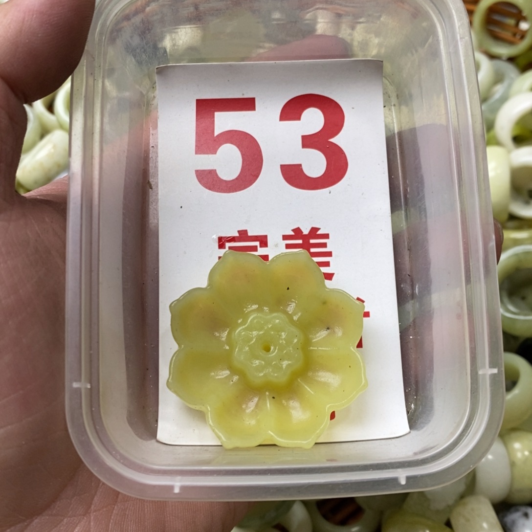 蛇纹石玉挂坠未镶嵌