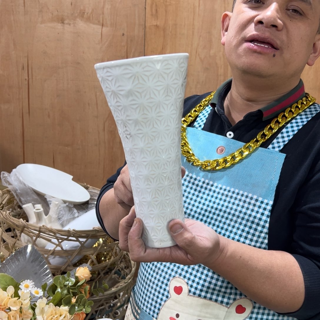 摆件92 号高中低温陶瓷瓶（部分微瑕）