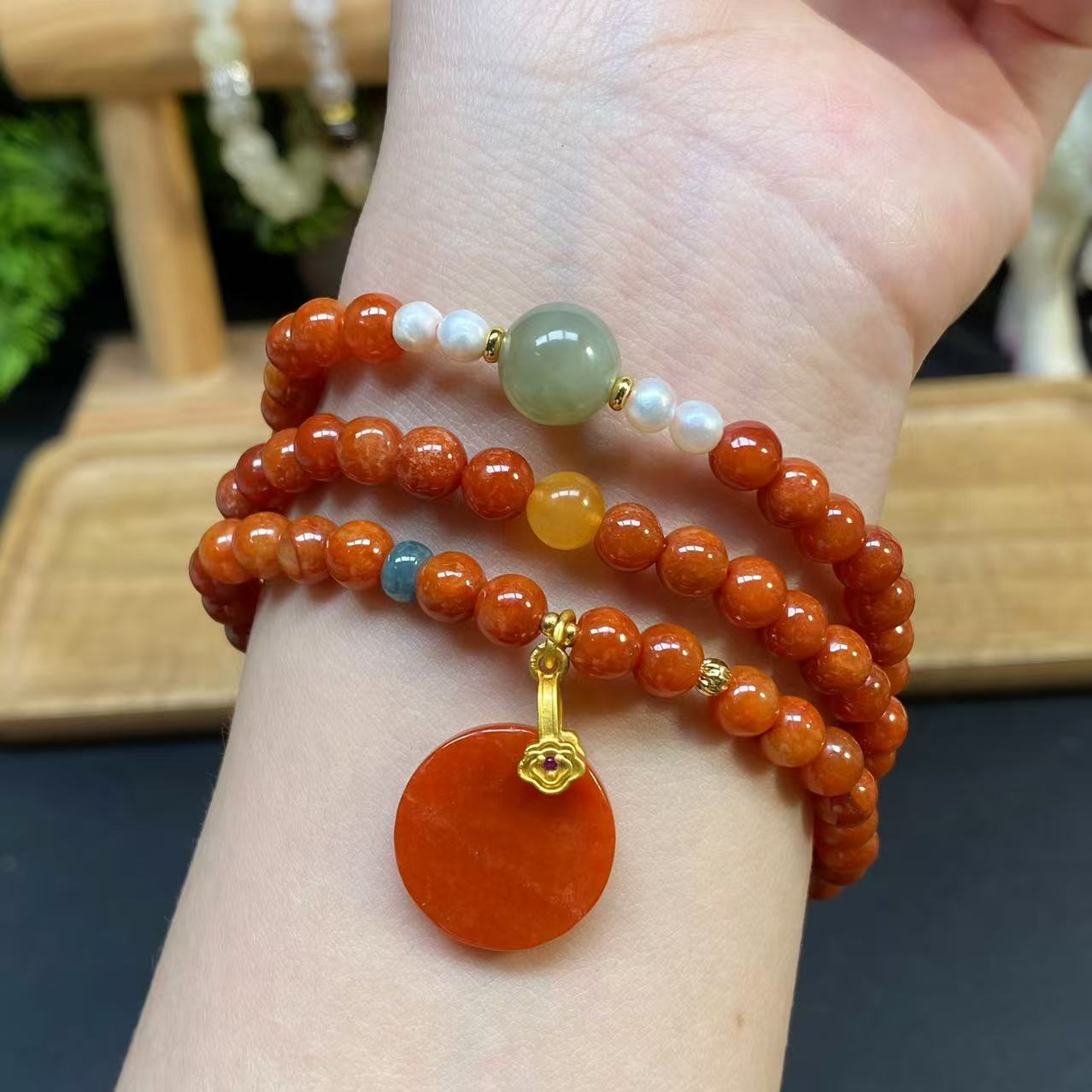 【红翡翠5.9m三圈手串】A1076搭配淡水珍珠和田玉红翡翠无字牌吊坠