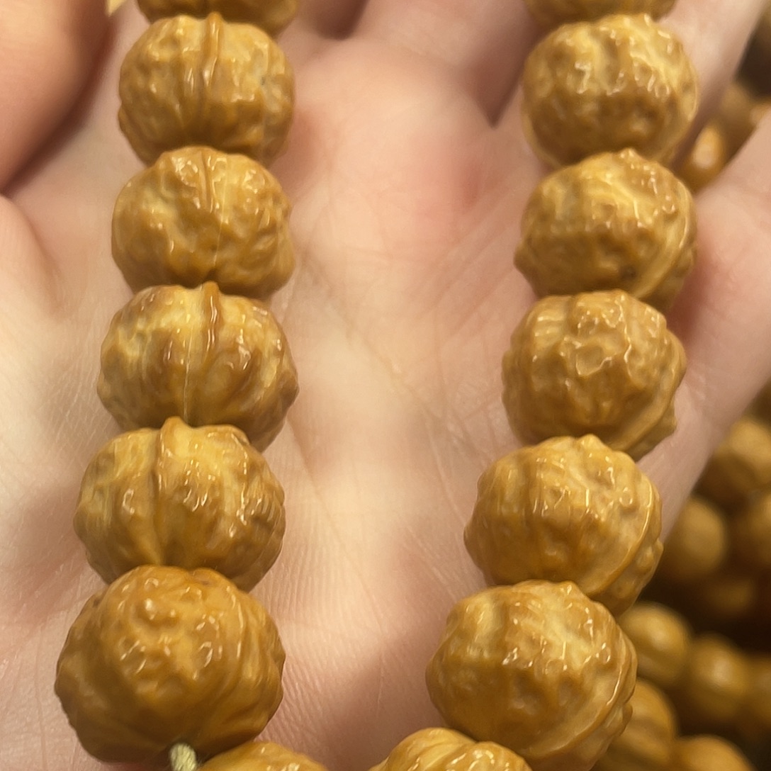 羽***球核桃瑕疵禅宗。 孤品。    