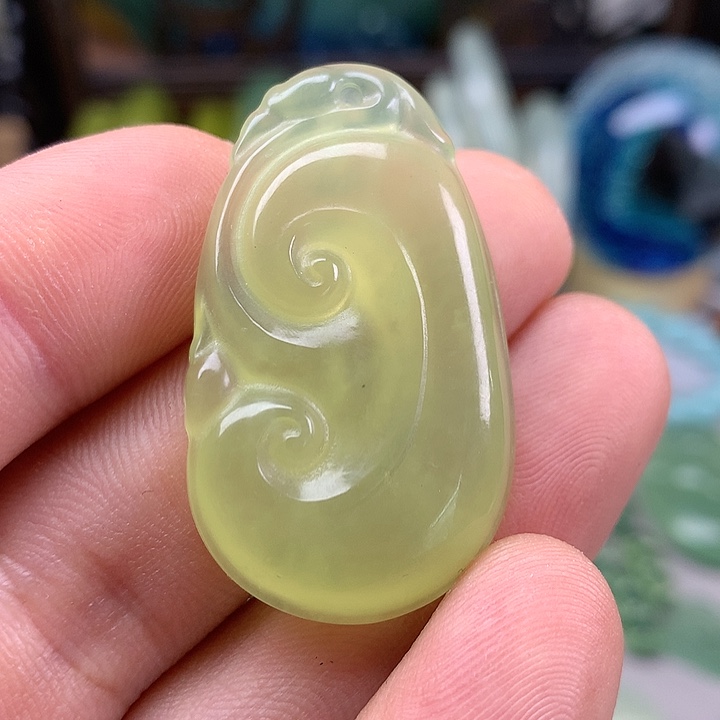 蛇纹石玉挂坠未镶嵌