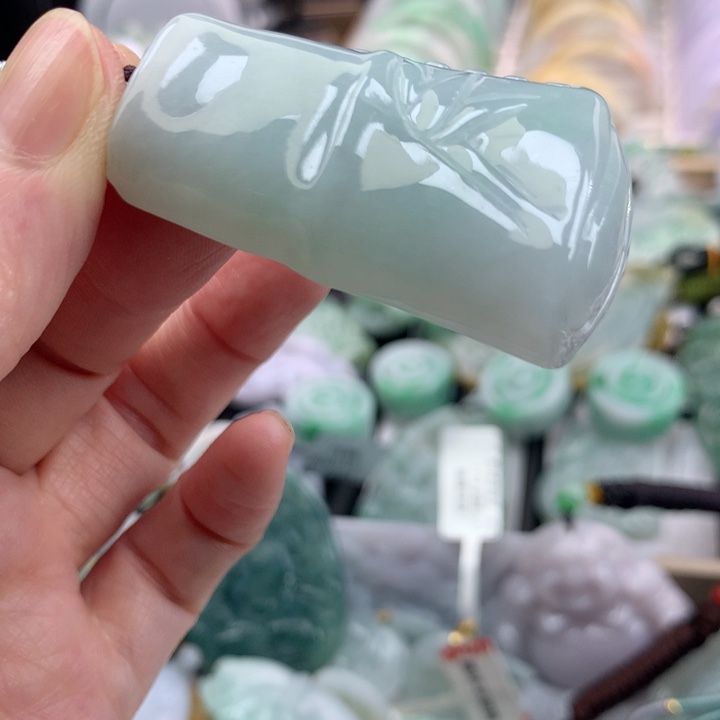 翡翠未镶嵌颈饰吊坠