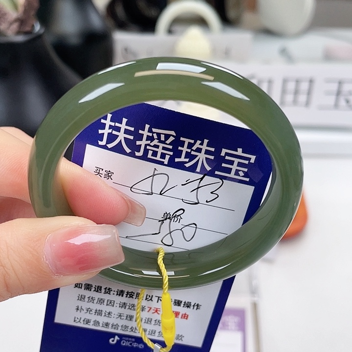 和田玉手镯未镶嵌