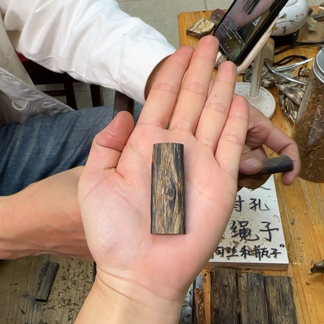 沉香吊坠素牌绿奇6.5克