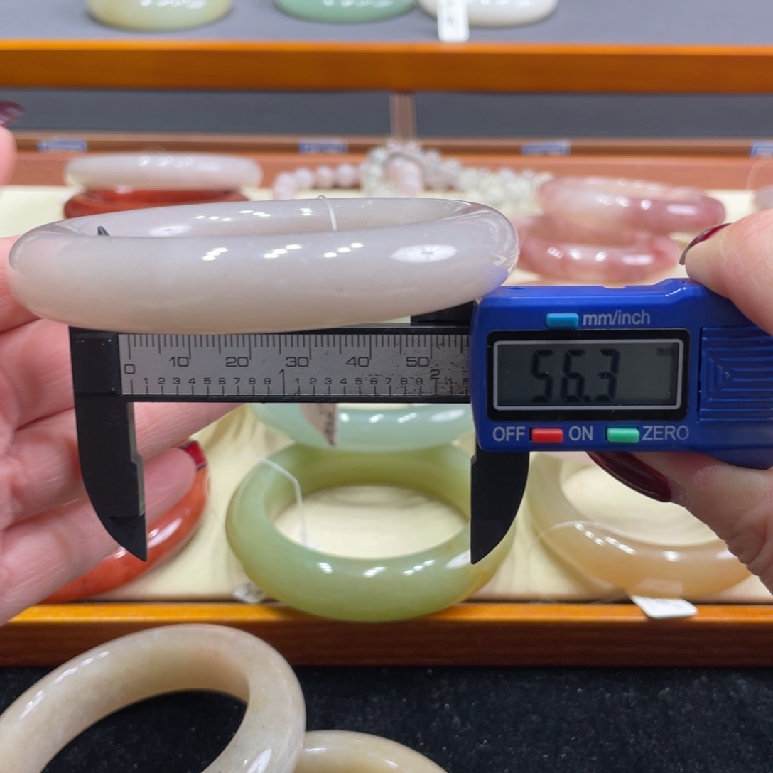 未镶嵌手镯石英质玉