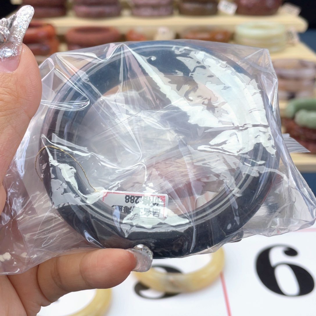 發****石英岩玉手镯未镶嵌