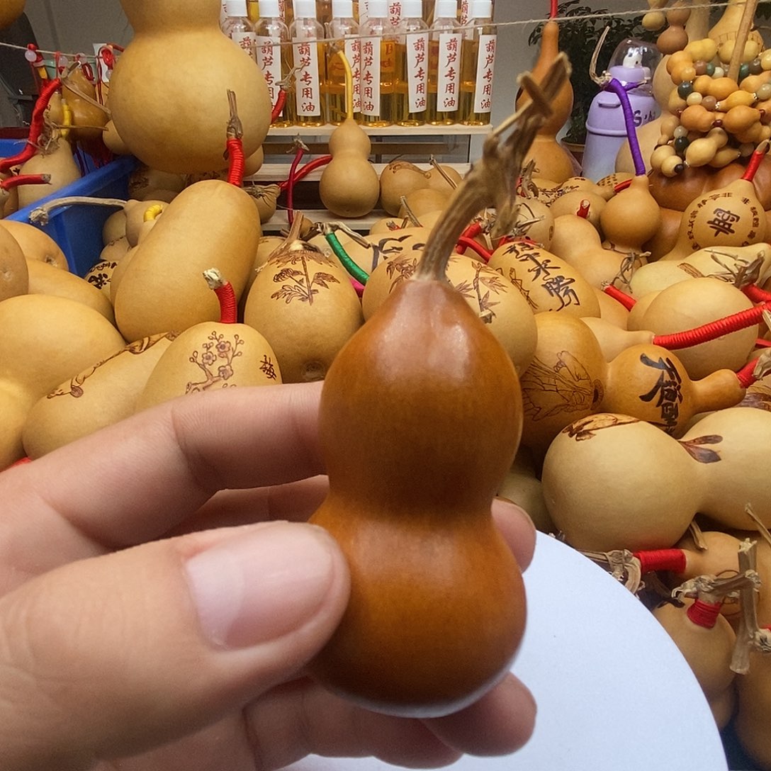 鹕***镜香榧木葫芦工艺品