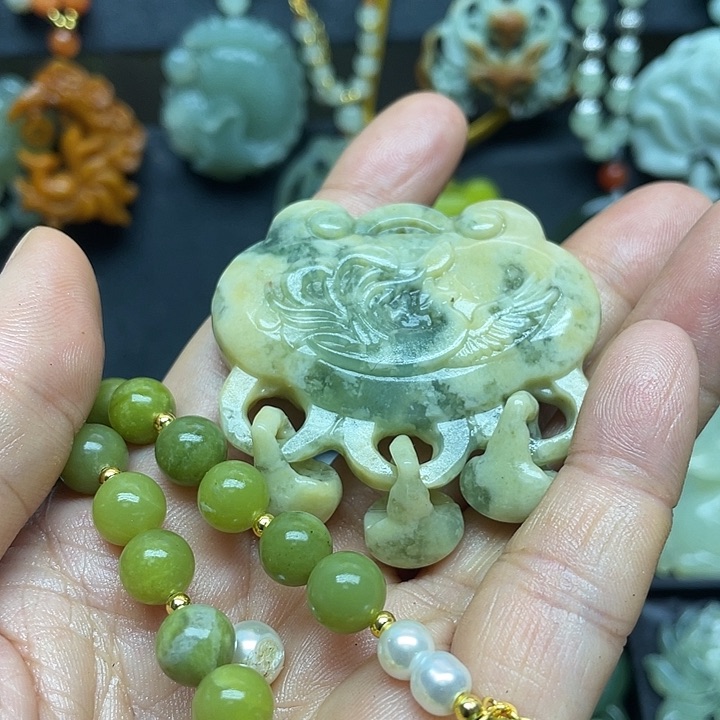 未镶嵌蛇纹石玉颈饰