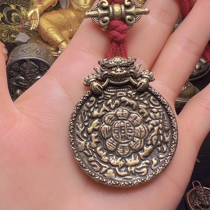 F***生泥塑芝士蛋糕吃东西