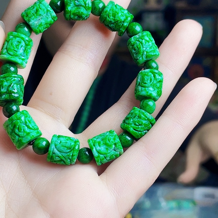 翡翠未镶嵌颈饰多样性