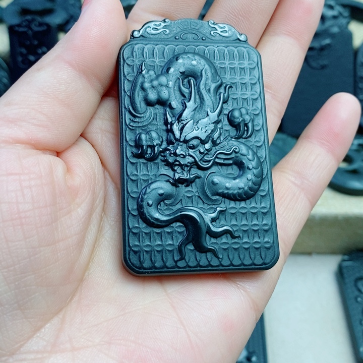 和田玉（青玉）未镶嵌颈饰神***哥双面雕刻