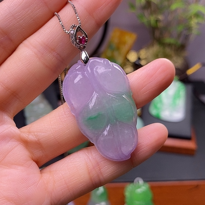 翡翠未镶嵌吊坠(赠链)