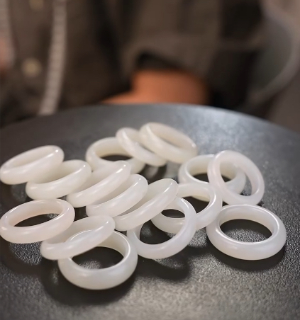 和田玉白玉戒指随机多样性发其一，拍下备注圈口