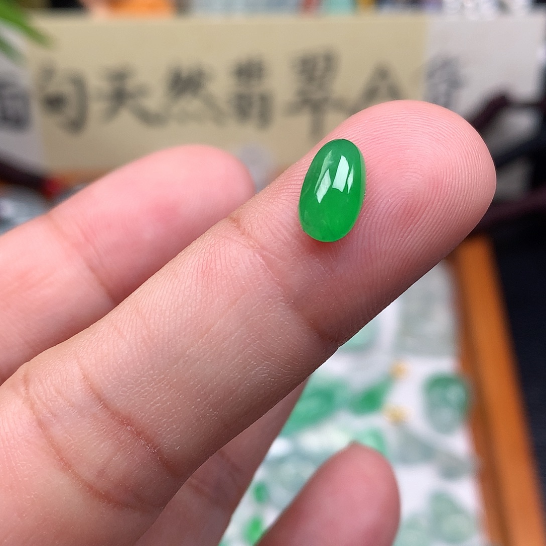 翡翠散珠缅甸天然A货翡翠阳绿蛋面