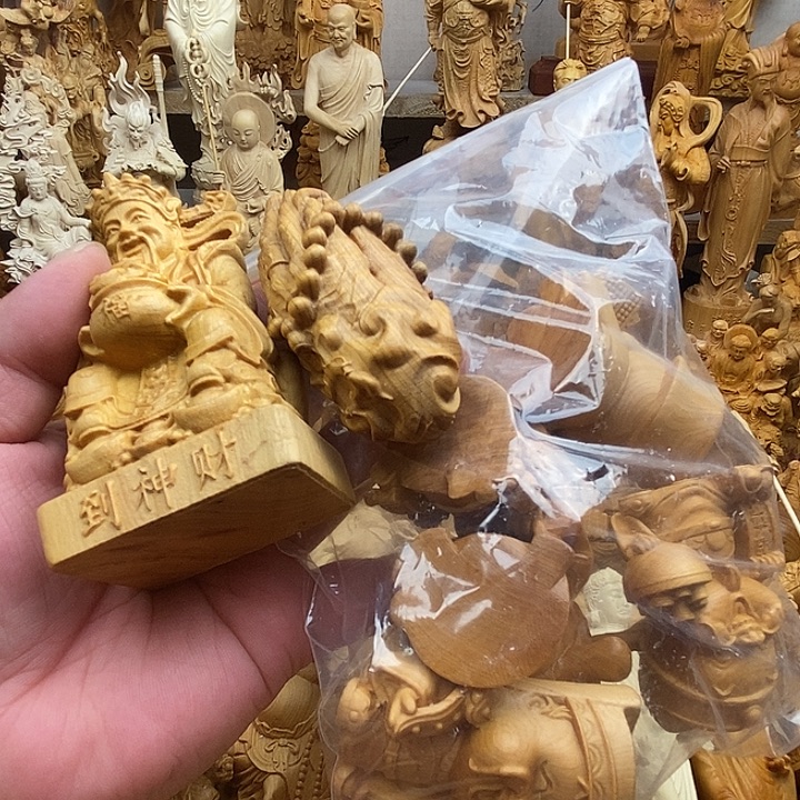 幸***哥柏木（崖柏）财神爷