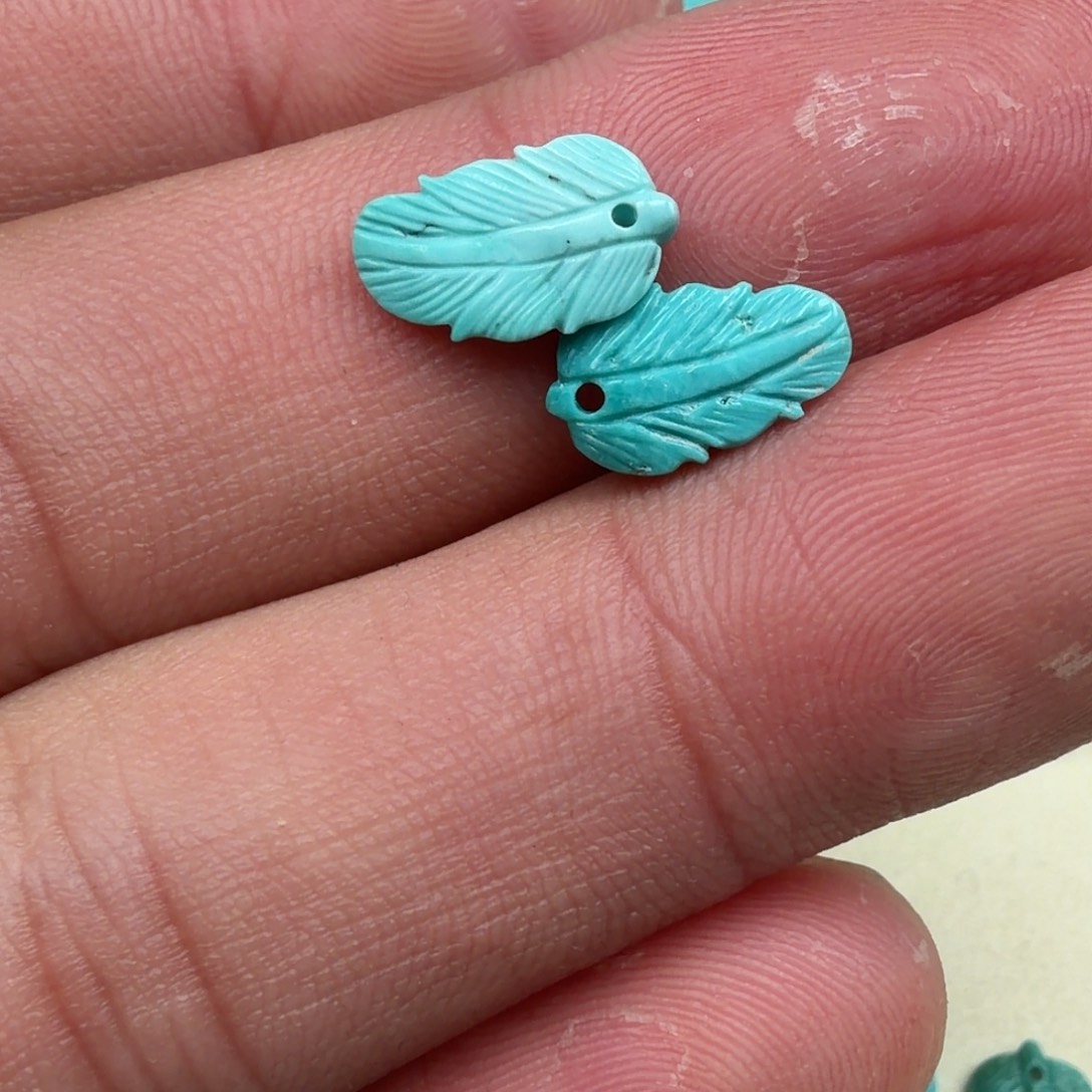 该***在绿松石未镶嵌珠宝半成品