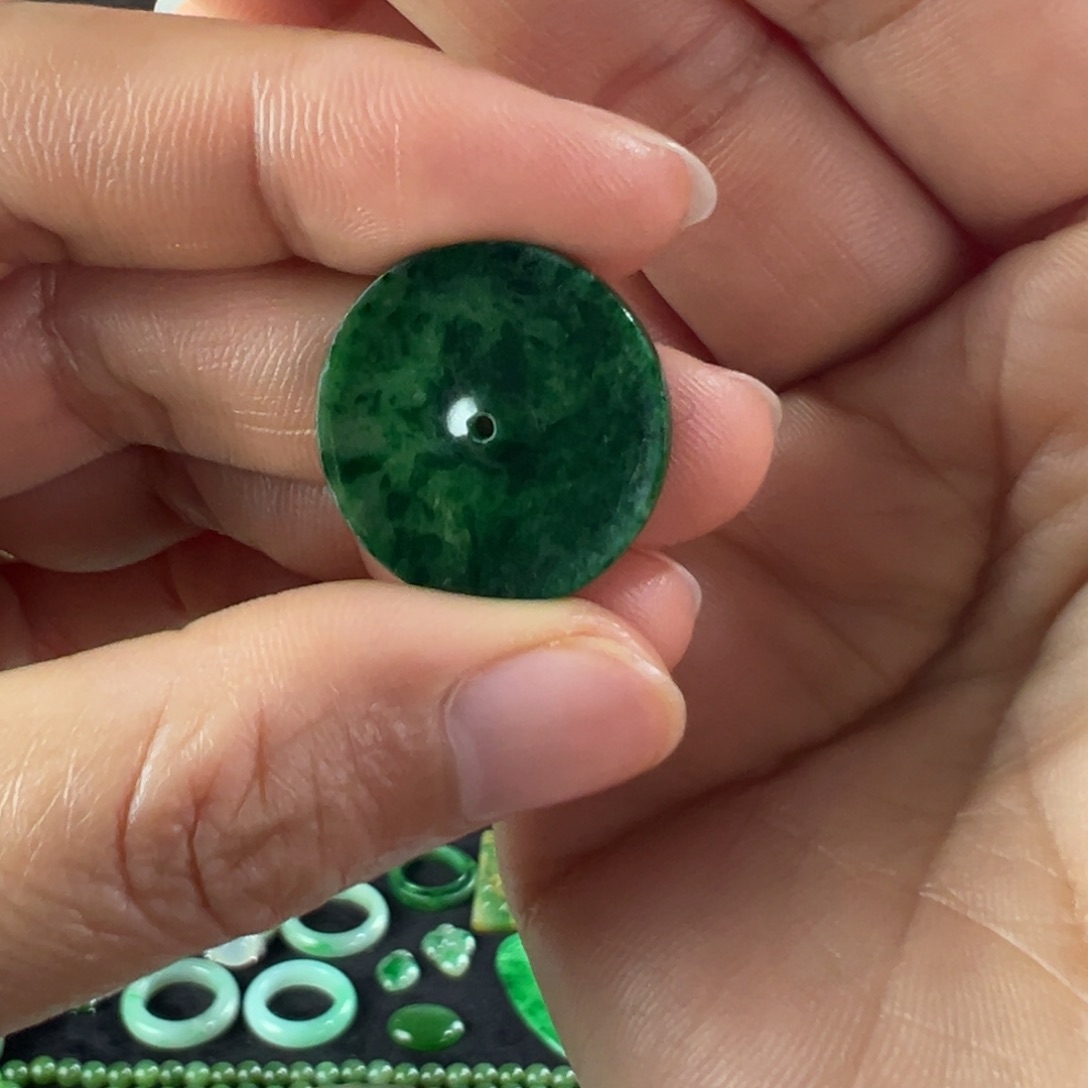 友***面翡翠未镶嵌颈饰天然翡翠扣子