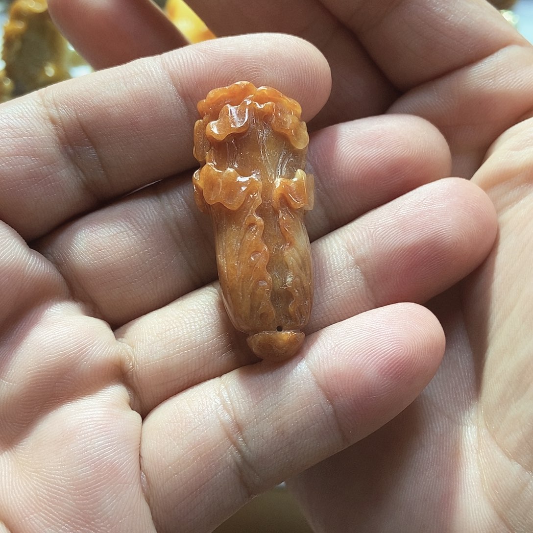 翡翠未镶嵌颈饰黄翡百财
