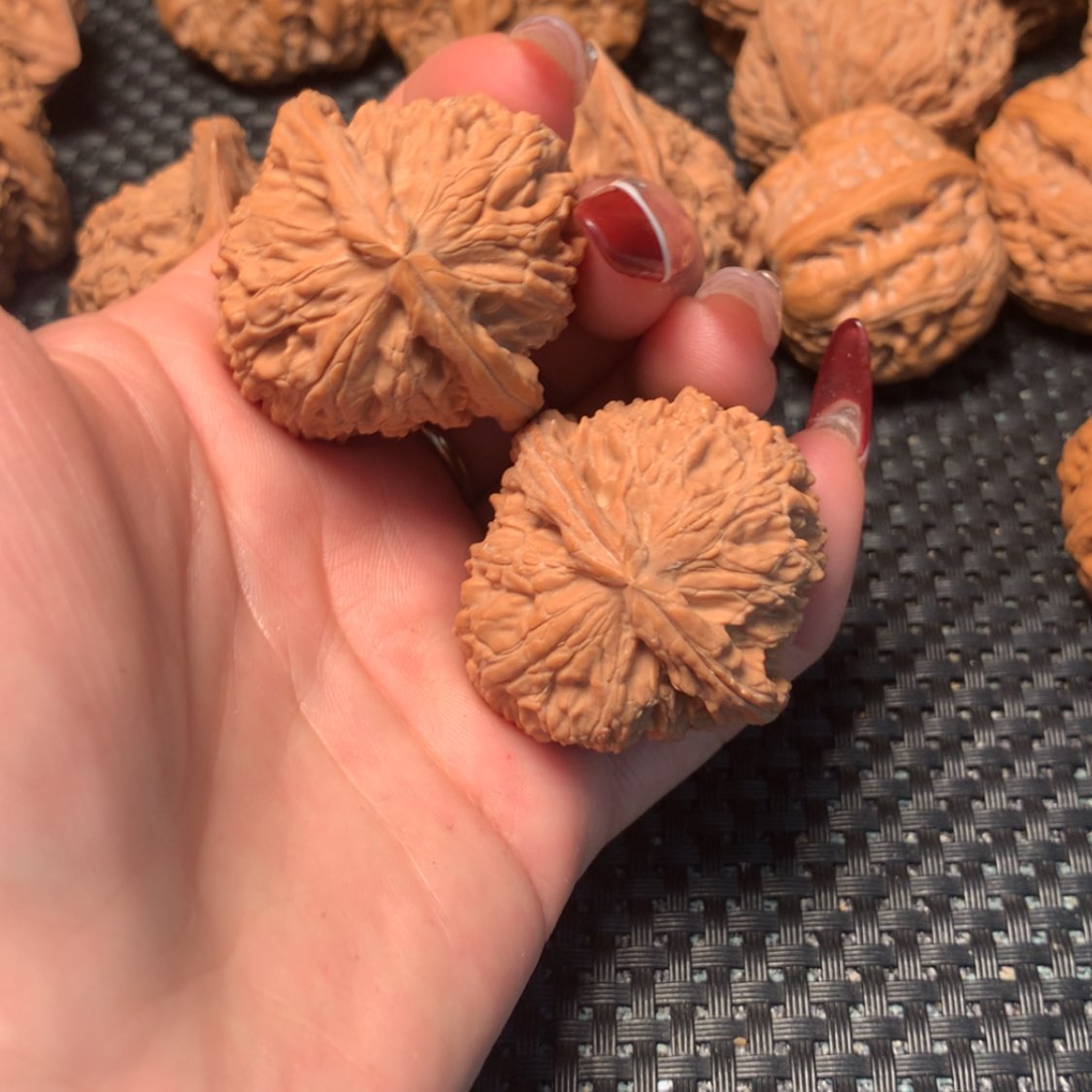 【闪购商品】文玩核桃吊坠三角白