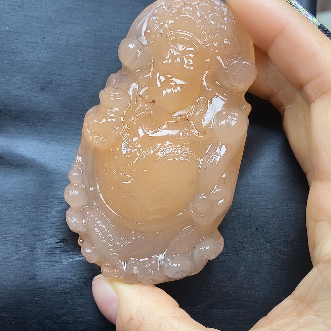 石英质玉（黄龙玉）颈饰未镶嵌
