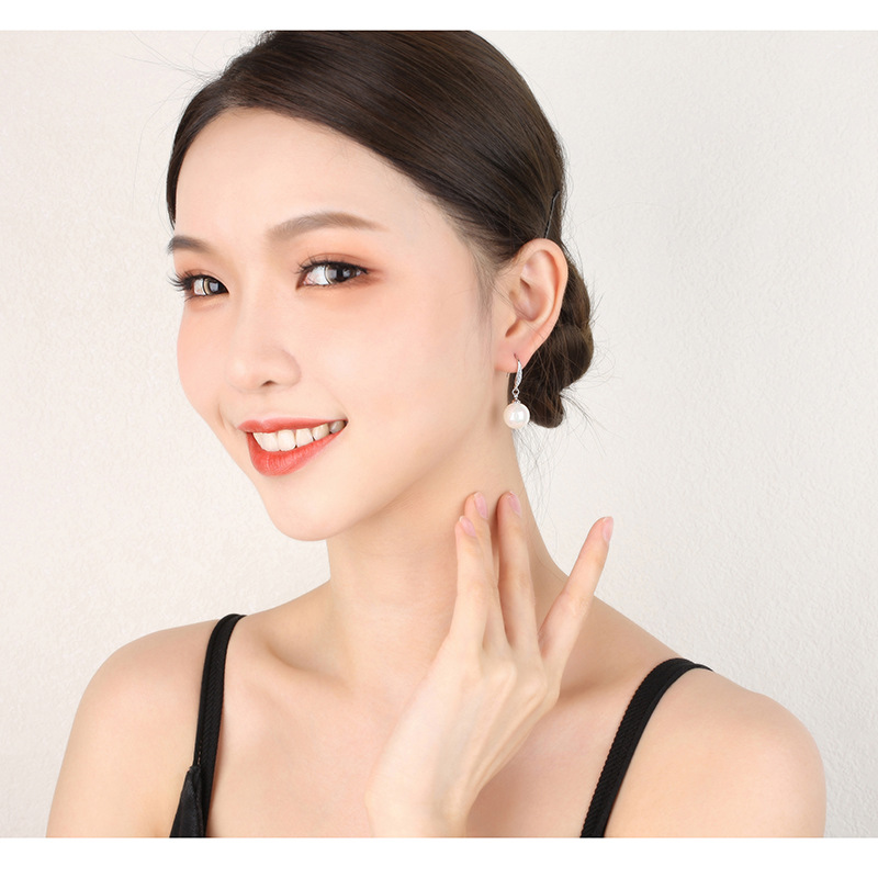 925银耳饰 S925银耳饰 正圆强光 气质  时尚 小众  设计感  百搭