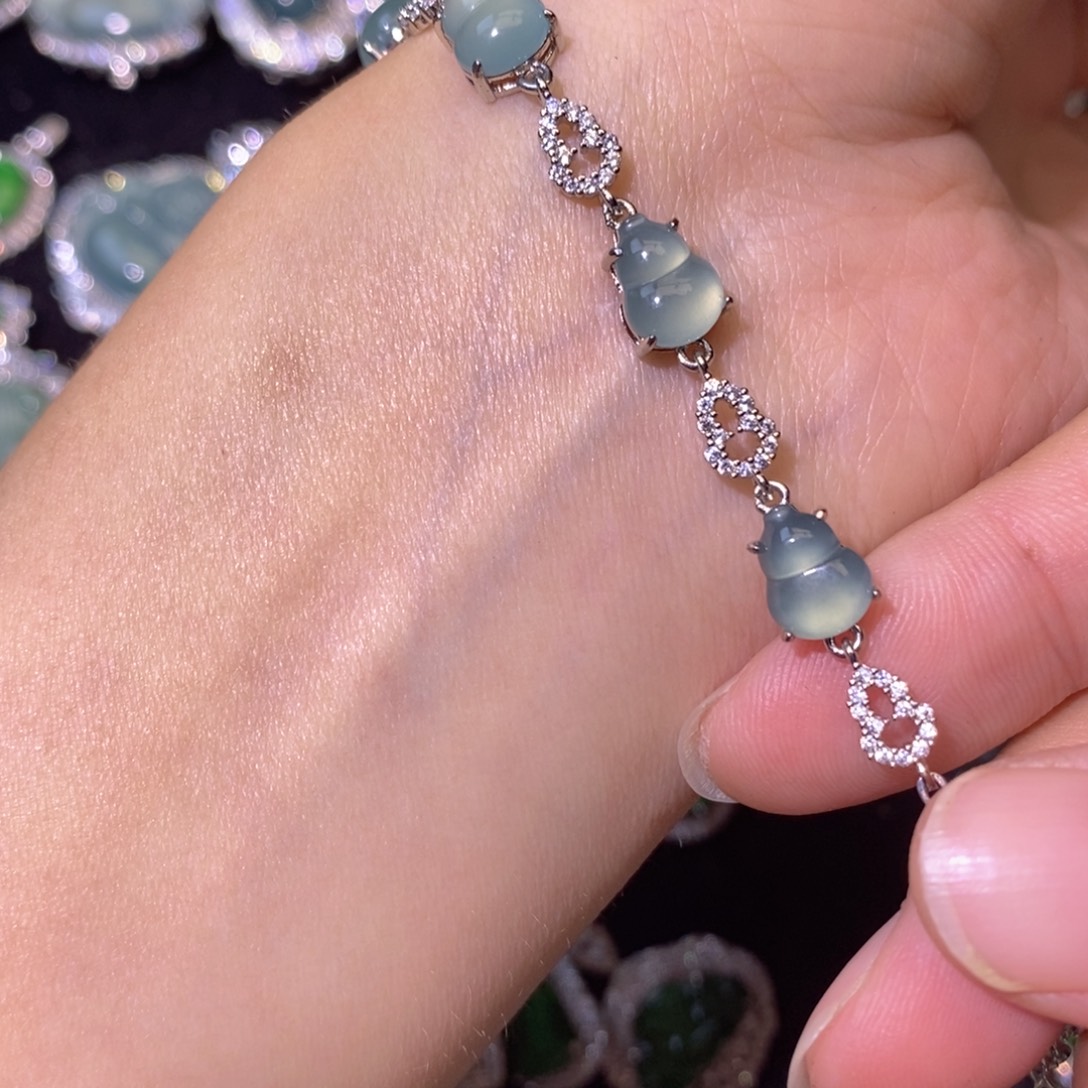 妞***儿翡翠未镶嵌颈饰天然