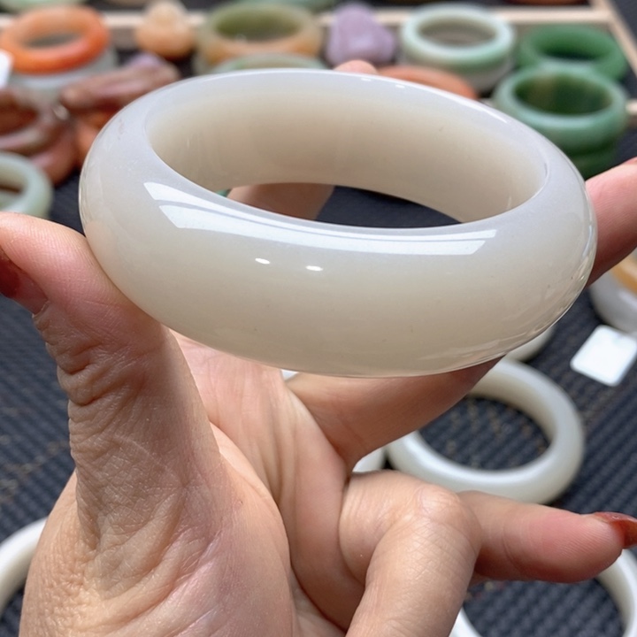 石英质玉手镯未镶嵌