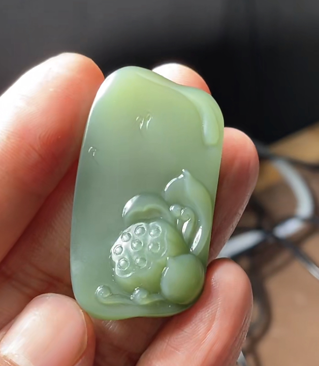 和田玉碧玉粉青花开富贵吊坠