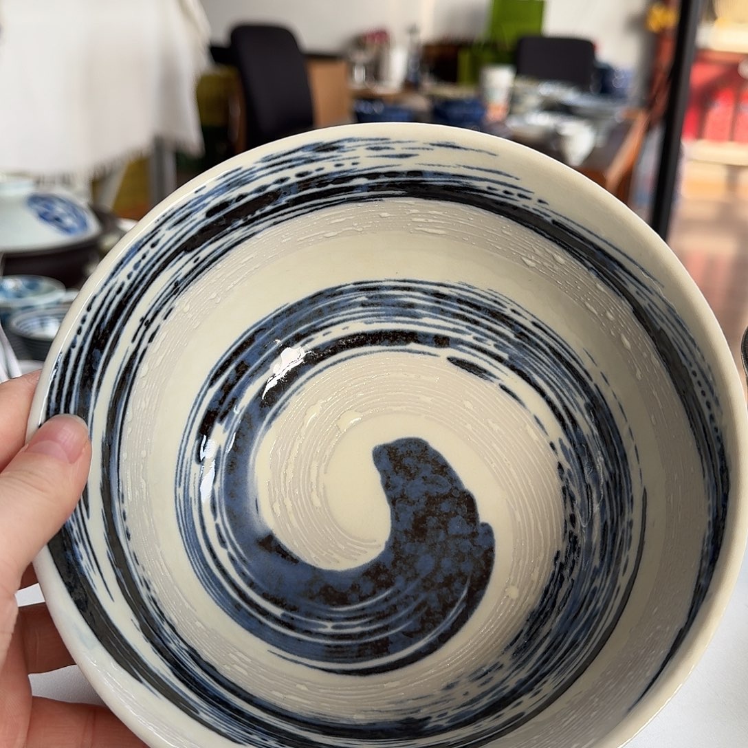 瓷17厘米面碗，粉吹清流