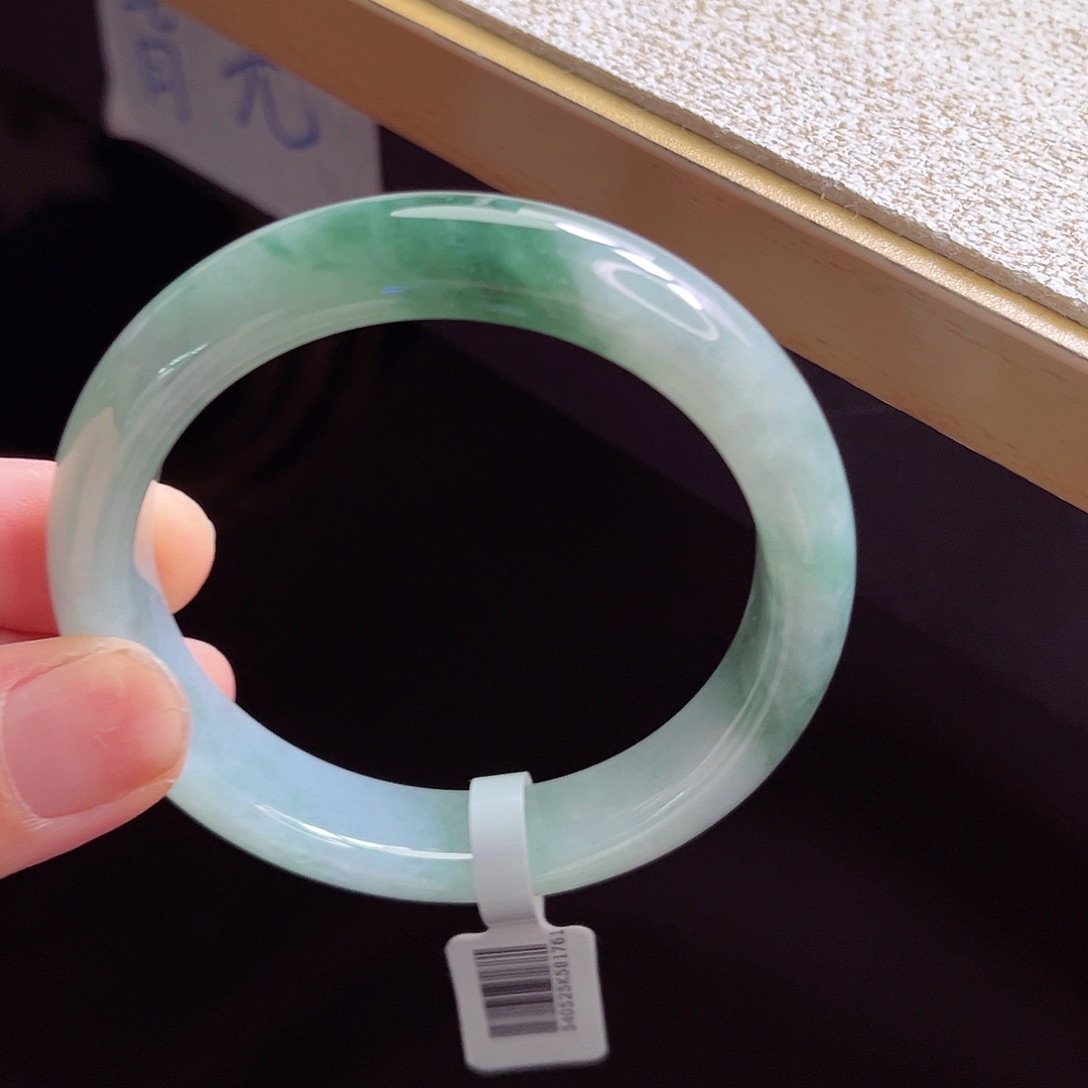 翡翠手镯未镶嵌手镯