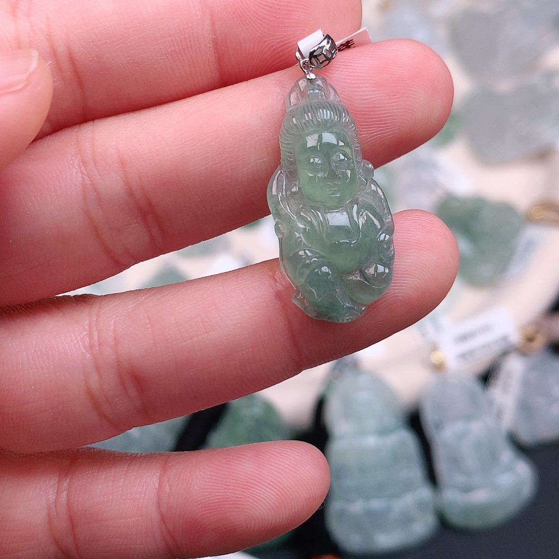 翡翠颈饰18K金镶嵌冰绿宝宝观音