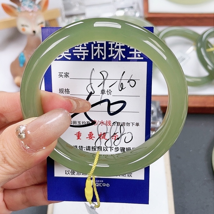 和田玉手镯未镶嵌