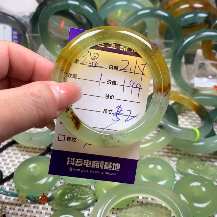 蛇纹石玉手镯未镶嵌温**雅