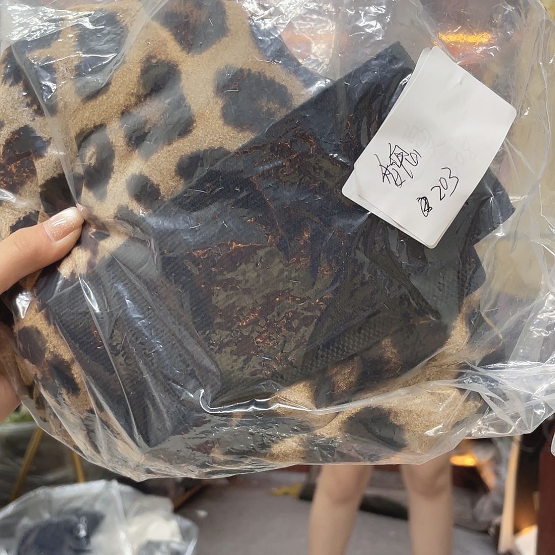 魏豹纹两件套 上衣加短裤