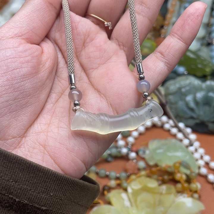 蛇纹石玉吊坠合金