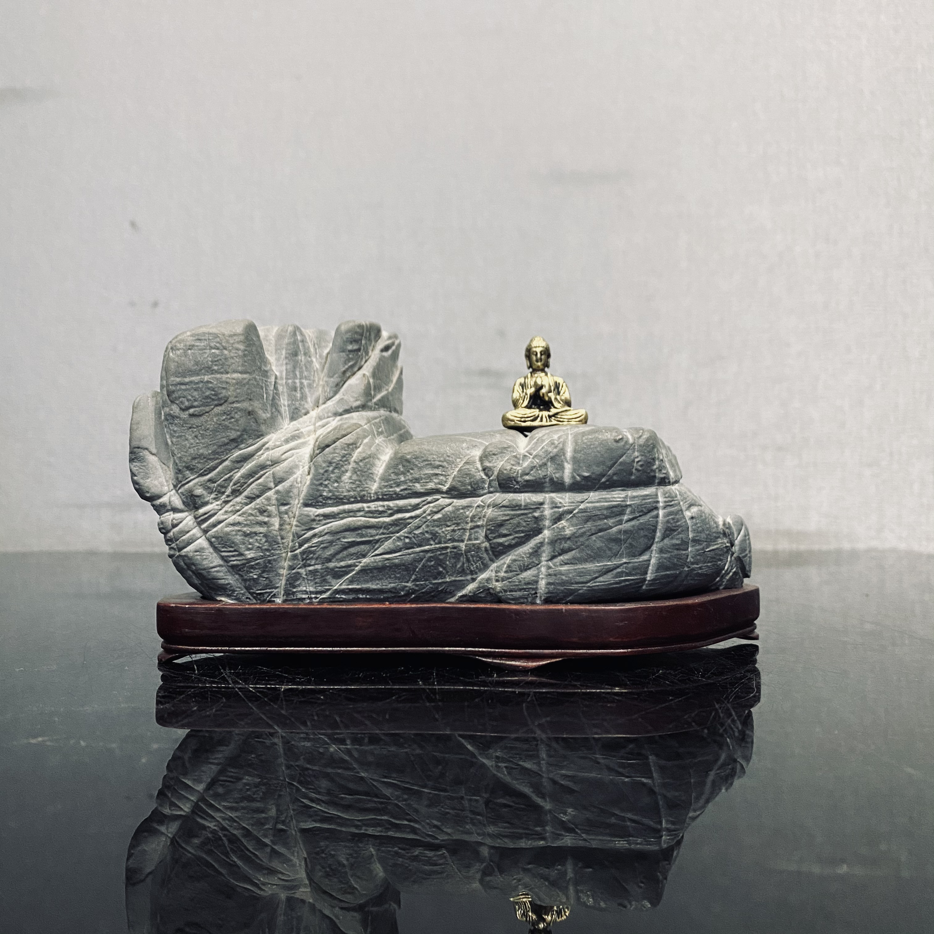 灵璧精品磬石宋山  大红酸枝底座  天然观赏石摆件  文房案头摆件