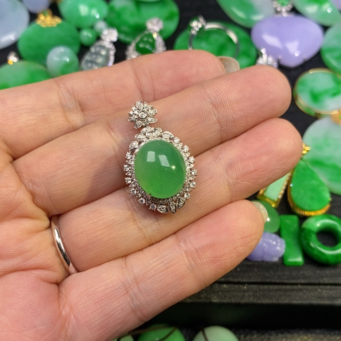 华***宝翡翠18K金镶嵌颈饰