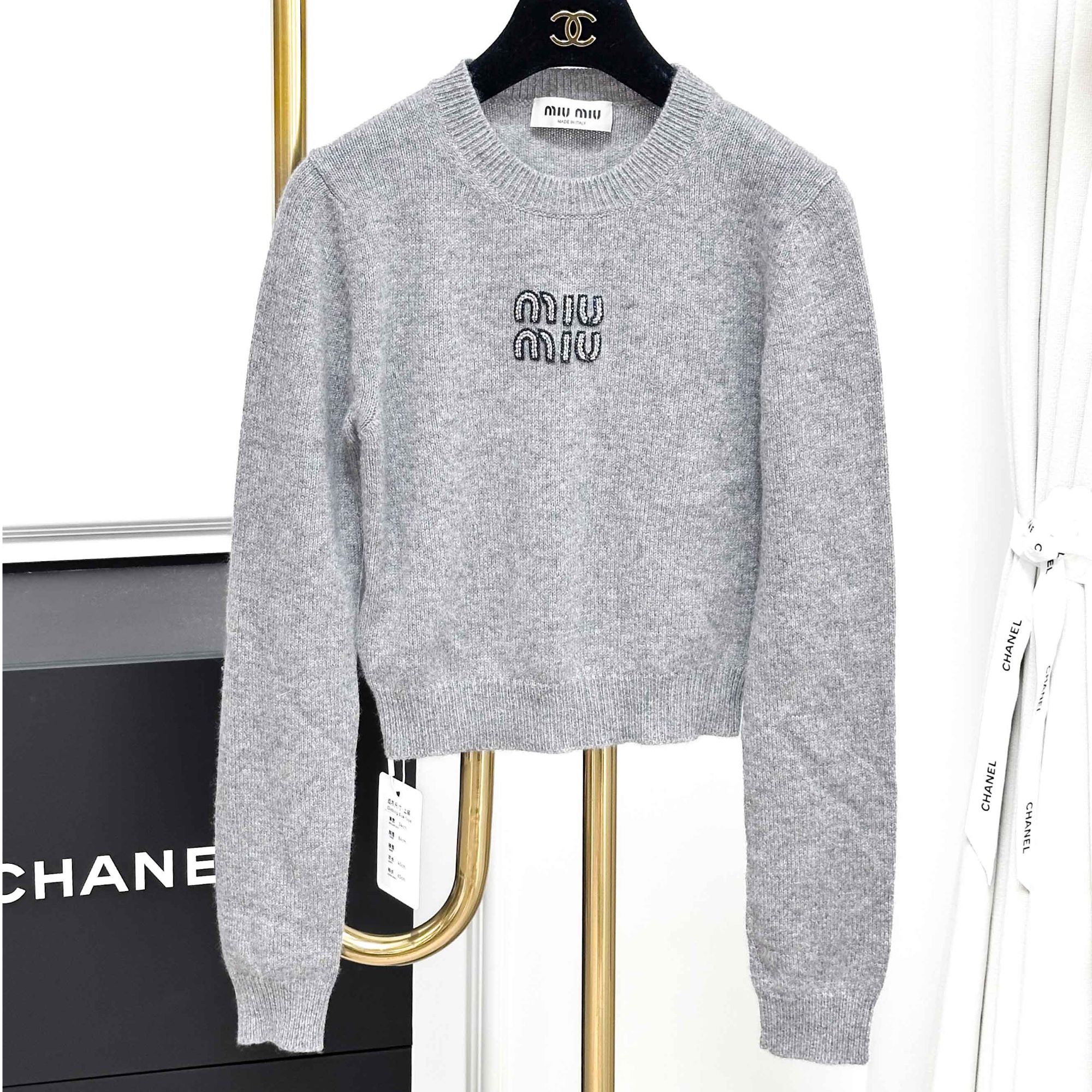 99新 MIU MIU/缪缪 36码灰色钉珠logo针织上衣，99新