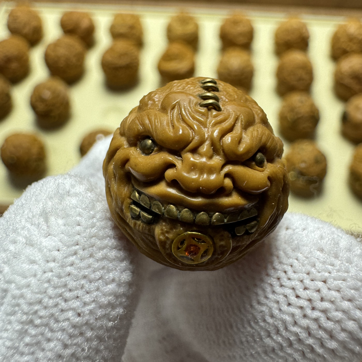 「精修」➕「镶铜」〈执欲舔财恶僧〉精工猴头雕刻正常封口线介意勿拍