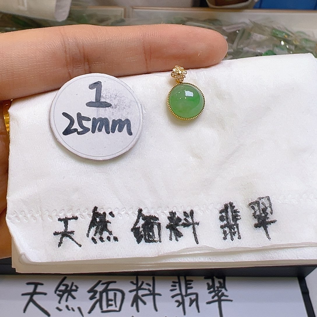 翡翠颈饰18K金镶嵌翡翠