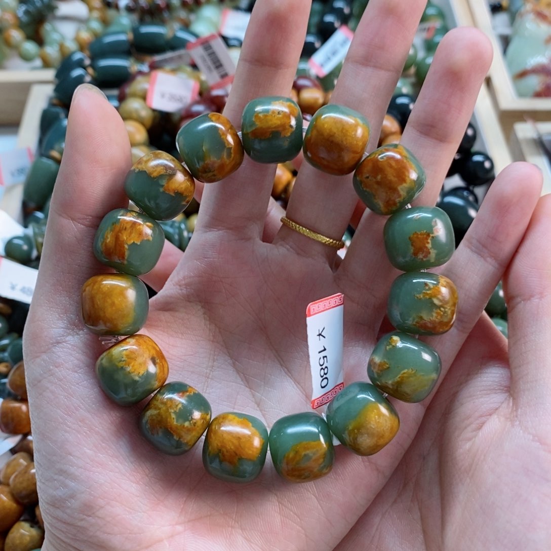 透闪石质玉手串未镶嵌