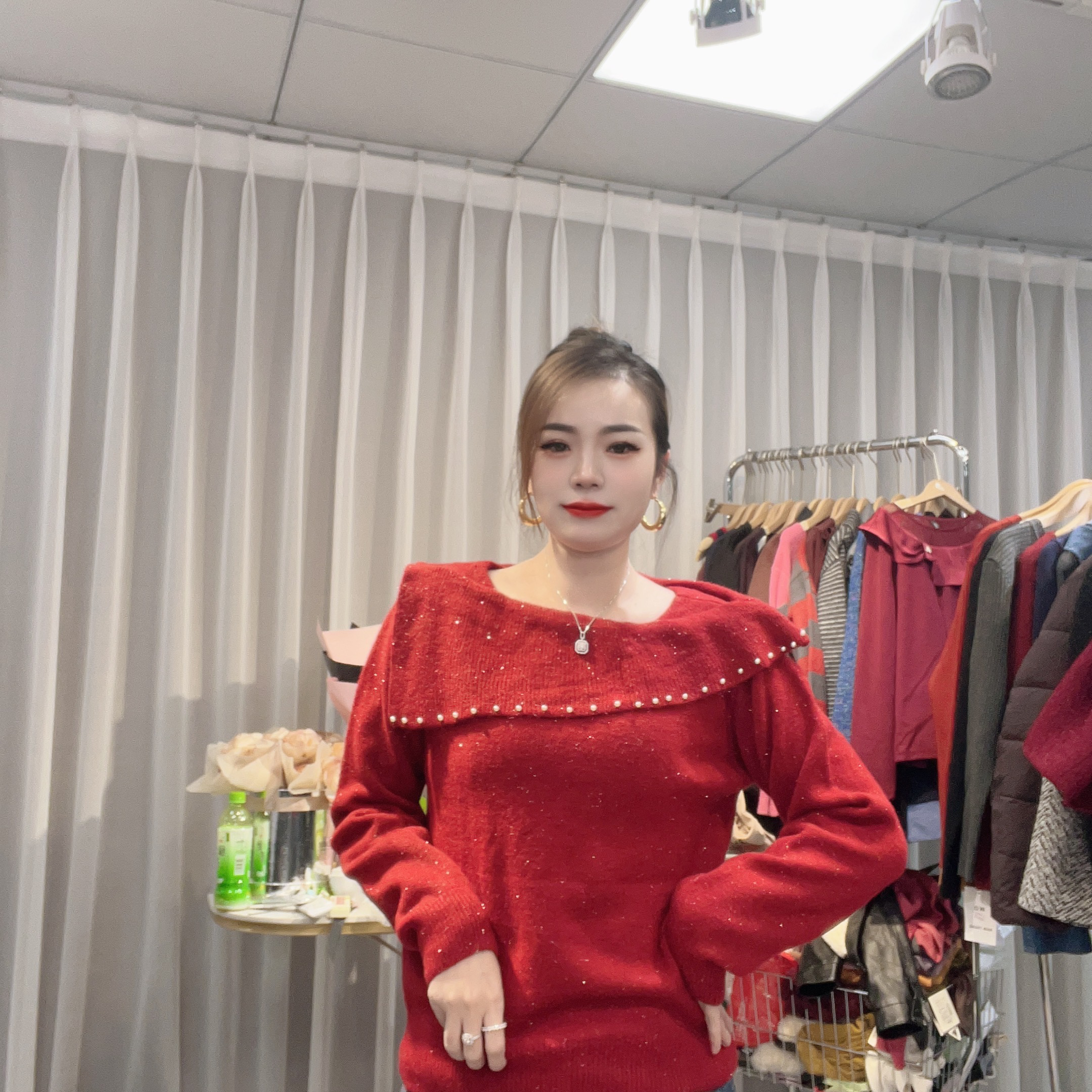 大美小美 秋冬新款韩系慵懒风翻领钉珠针织毛衣上衣