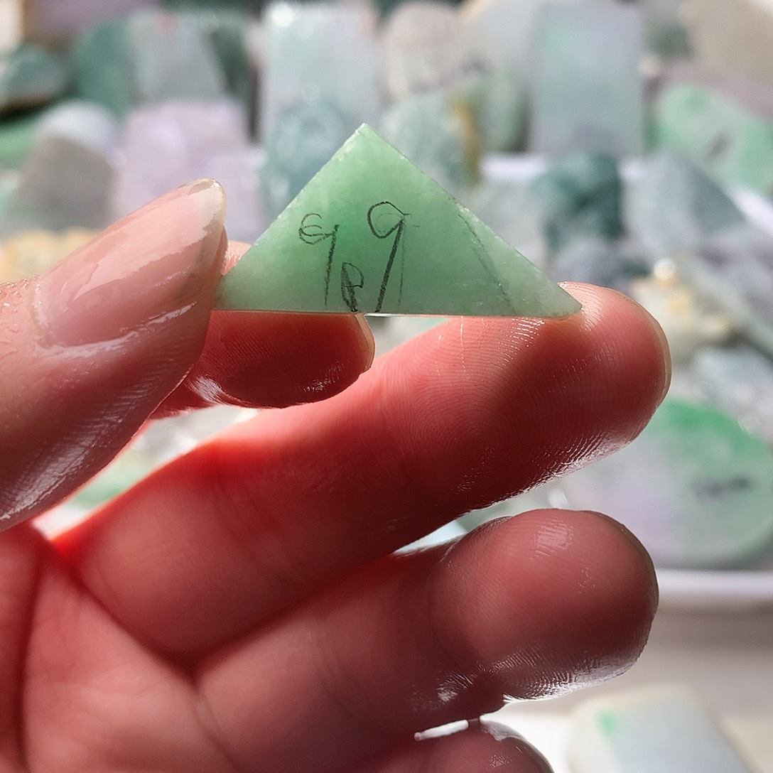 翡翠裸石翡翠原石片料