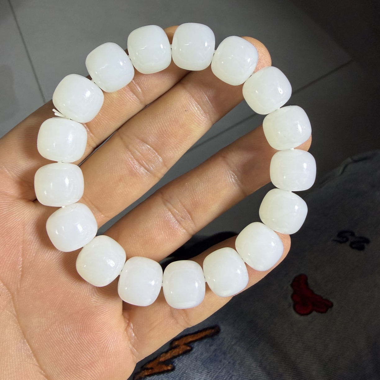 新疆和田玉卡13老邢手串，油白又润又细，